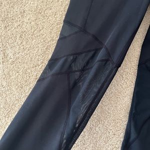 Lilly Pulitzer cropped athletic leggings, size L.